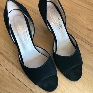 Classic and chic suede peep-toe shoes